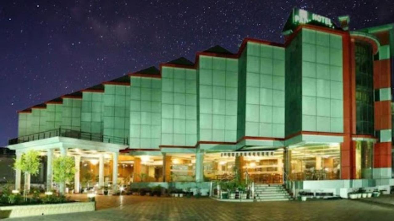 Hotel Padmini Palace Dehradun Exteriör bild