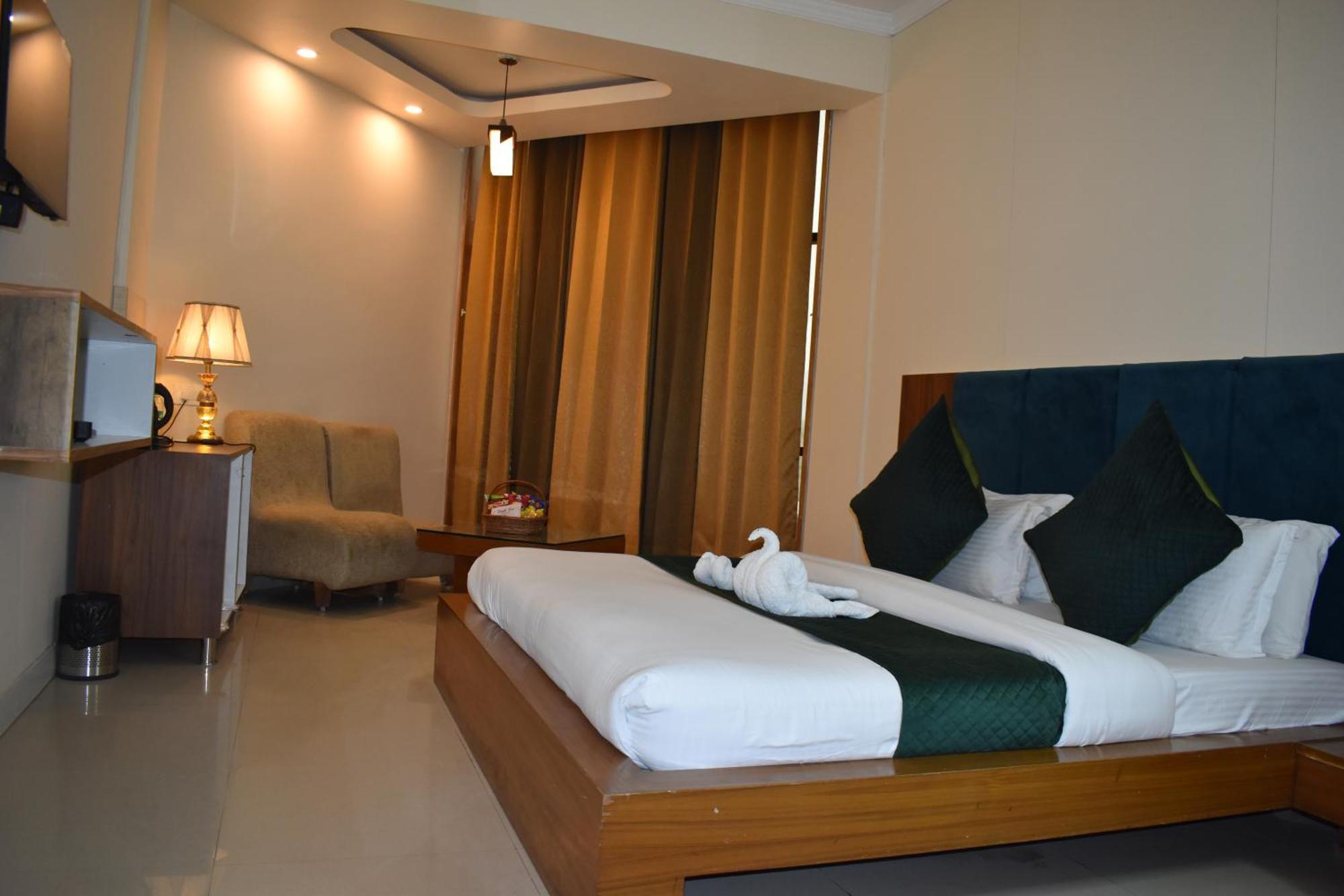 Hotel Padmini Palace Rāni Pokhri Exteriör bild