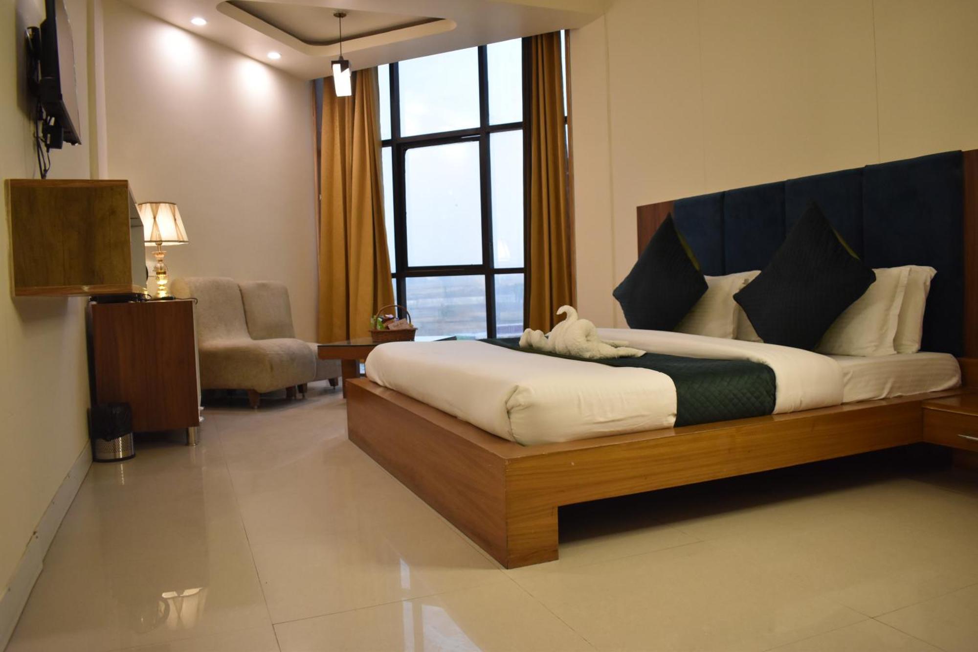 Hotel Padmini Palace Rāni Pokhri Exteriör bild