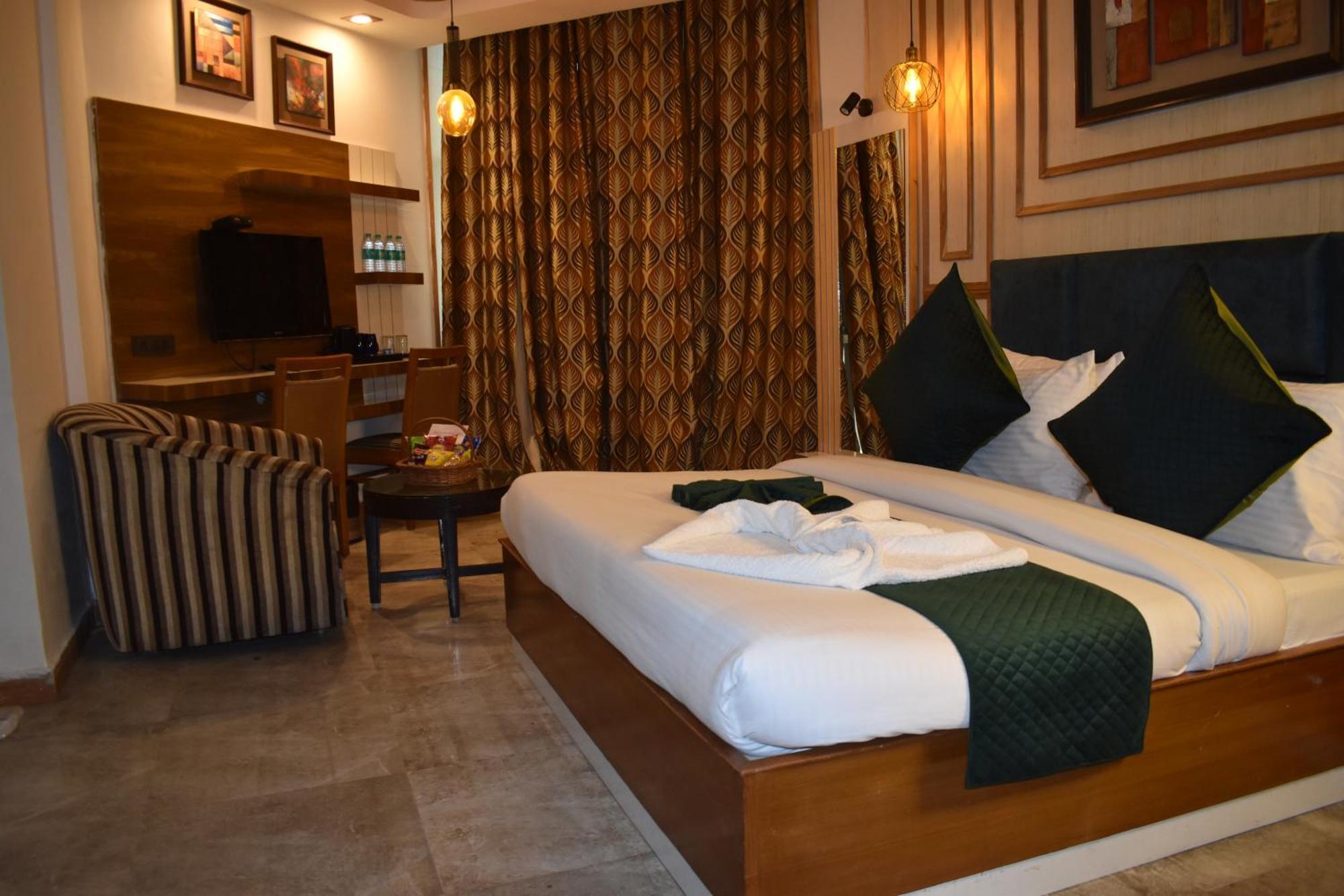 Hotel Padmini Palace Rāni Pokhri Exteriör bild