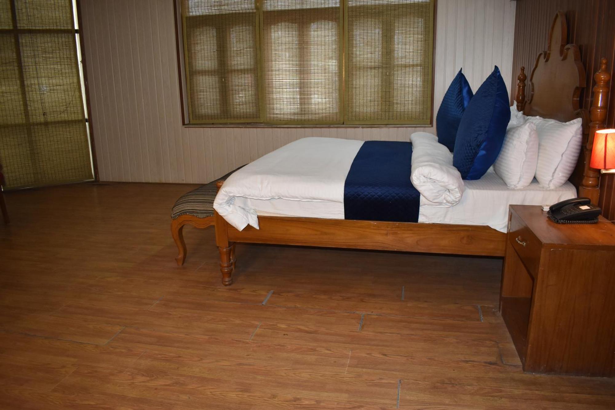 Hotel Padmini Palace Rāni Pokhri Exteriör bild