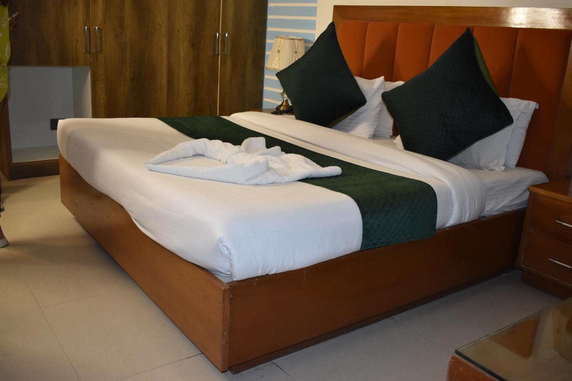 Hotel Padmini Palace Rāni Pokhri Exteriör bild