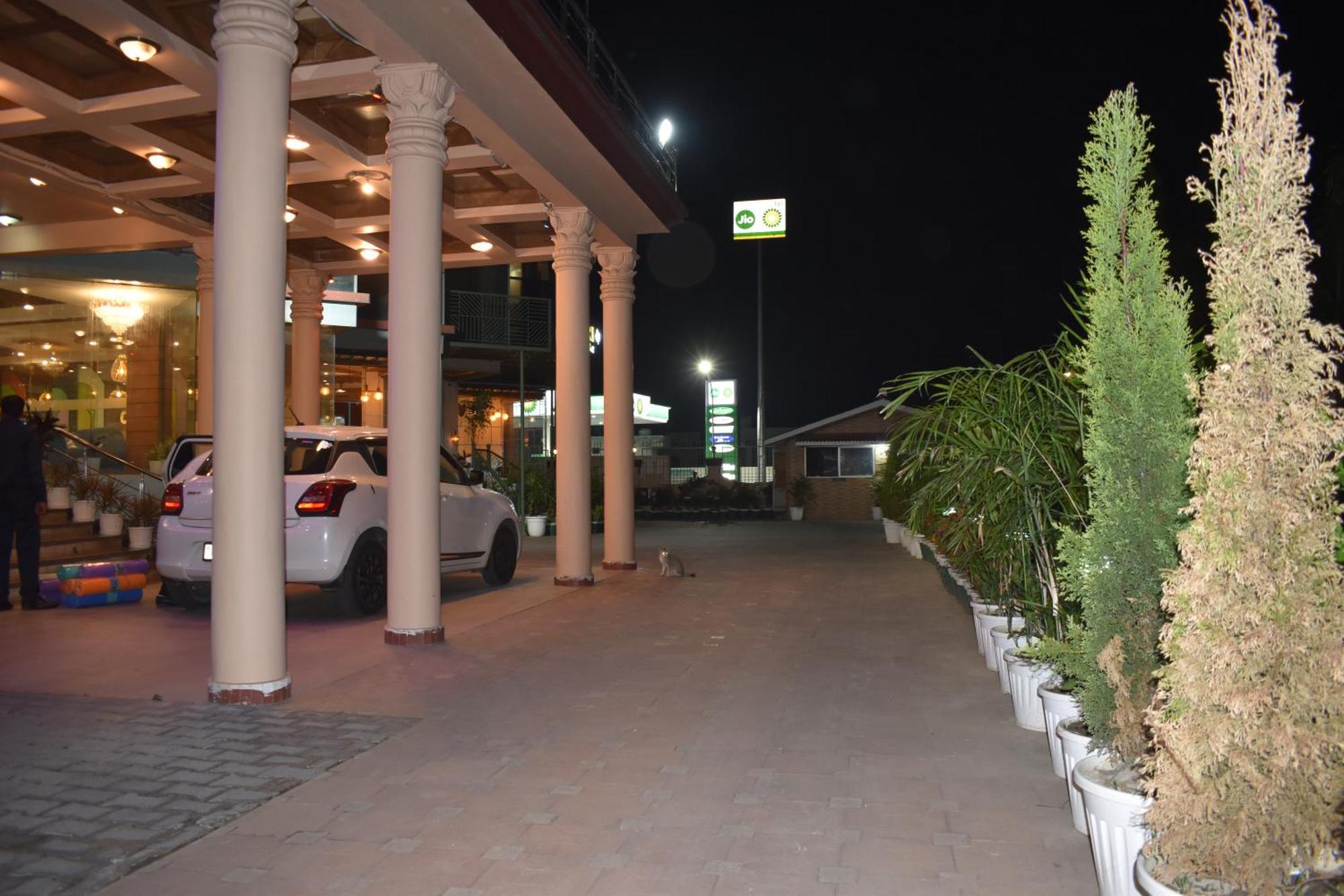 Hotel Padmini Palace Rāni Pokhri Exteriör bild